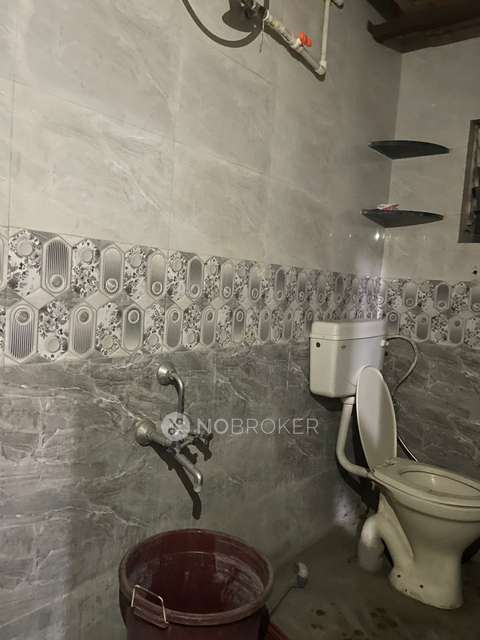 2 BHK Flat In Laxmi Plaza for Rent  In Pune