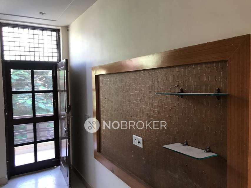1 BHK Flat In Standalone Building  for Rent  In Sector 9