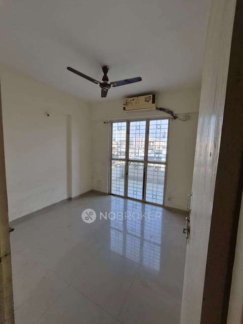 1 BHK Flat In Society for Rent  In Silver Oaks