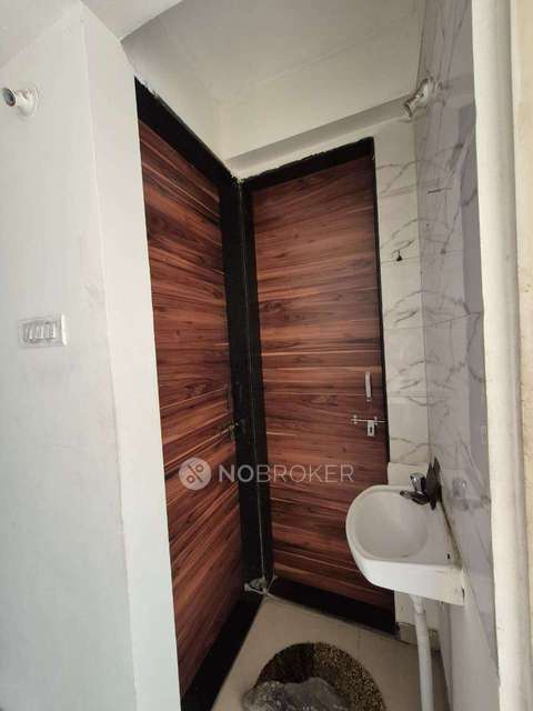 1 BHK Flat In Society for Rent  In Silver Oaks