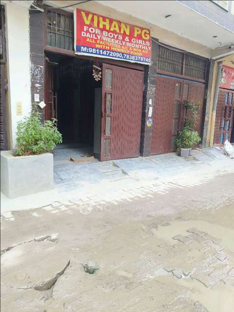 PG for Boys in Sector 18