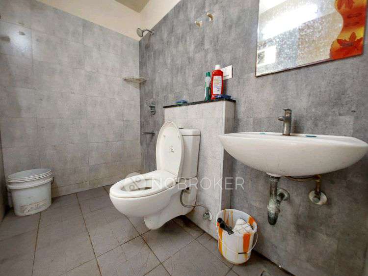 2 BHK Flat In  Radiance Empire For Sale  In Vyasarpadi