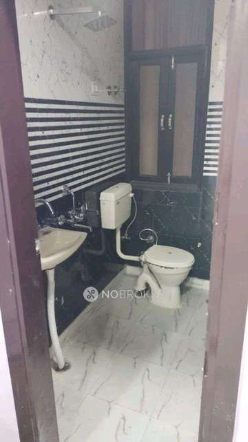 1 BHK Flat For Sale  In Laxmi Nagar