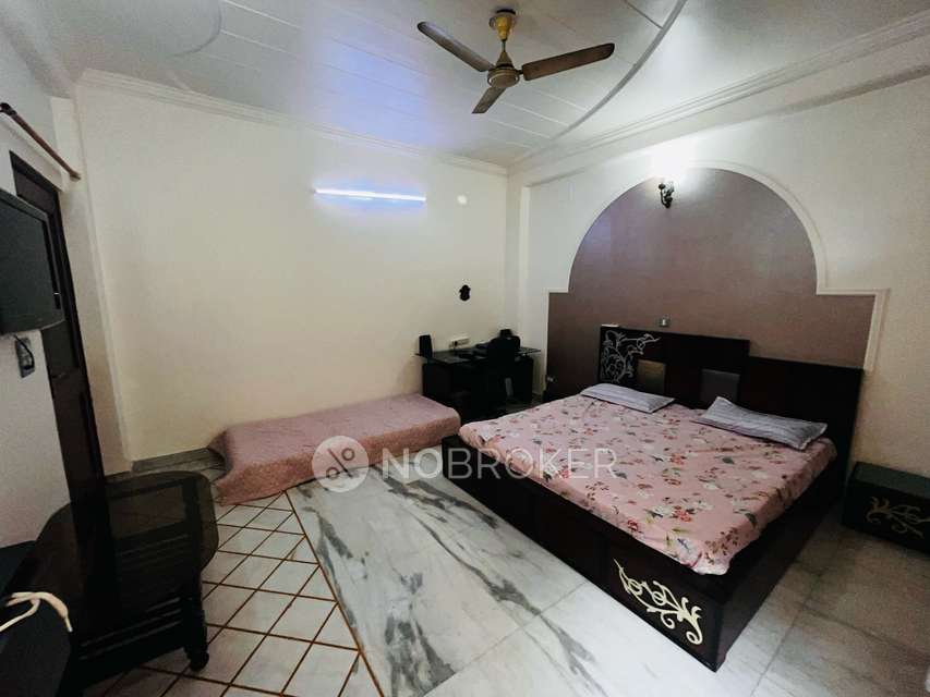 3 BHK Flat In Standalod Building For Sale  In Kaushambi