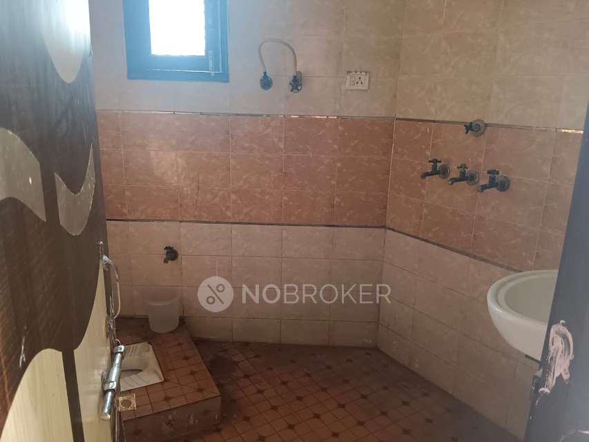 1 BHK Flat In Ram Manohar Lohia  For Sale  In Aradhana Road