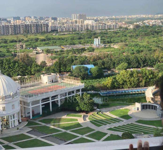 2 BHK Flat In Amanora Gateway Towers For Sale  In Hadapsar