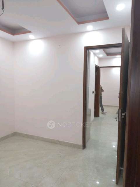3 BHK Flat In 101, Part 1 And Part 2 For Sale  In Laxmi Nagar