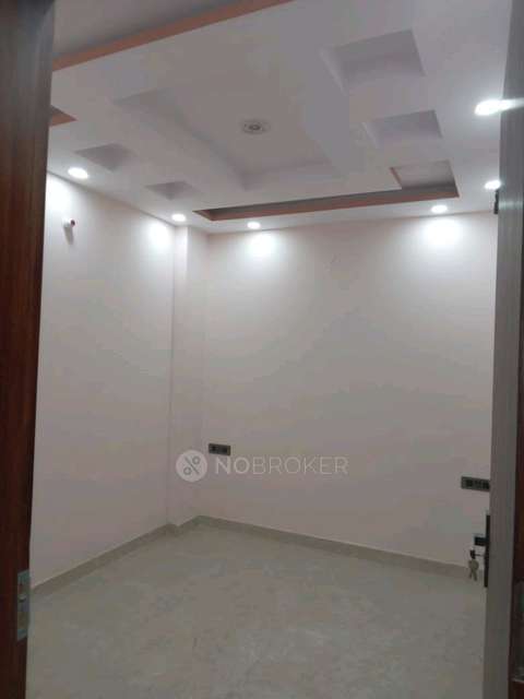 3 BHK Flat In 101, Part 1 And Part 2 For Sale  In Laxmi Nagar