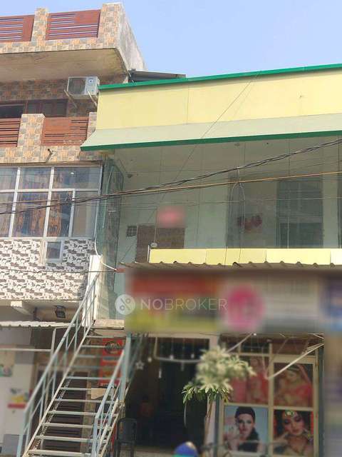 Showroom in Sector 15 , Delhi for Rent 