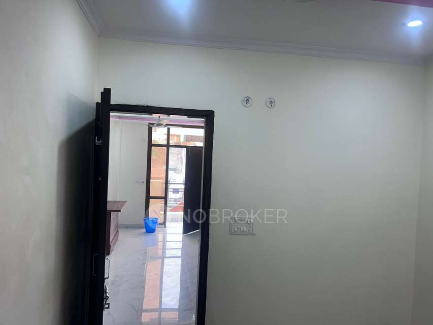 2 BHK Flat In Netaji Subhash Apartment for Rent  In Sector 13
