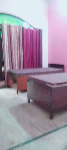 PG for Boys in Crossings Republik