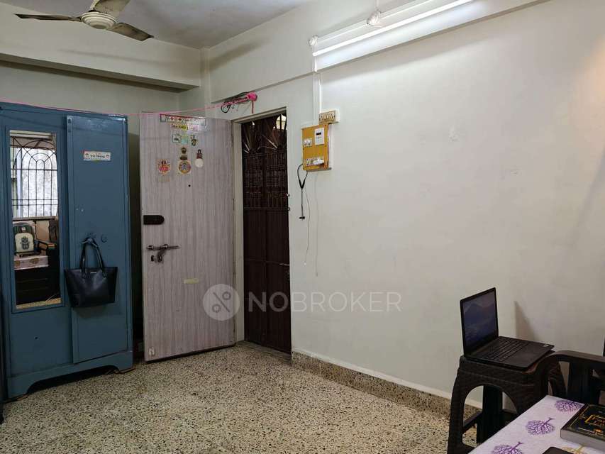 1 RK Flat In Sheetal Niwas For Sale  In  Thane West