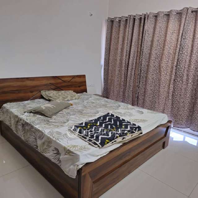Single Room for Female In 3 BHK  In Megapolis Sangria Towers In Hinjawadi