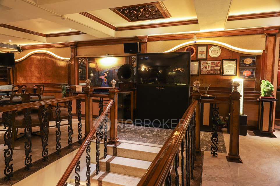 Co-Working  space in Ganga Shopping Complex, Noida for Rent 