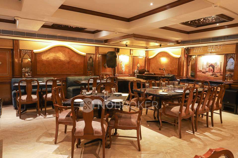 Co-Working  space in Ganga Shopping Complex, Noida for Rent 