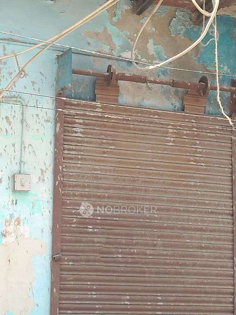 Shop in Kakrola Village , Delhi for Rent 