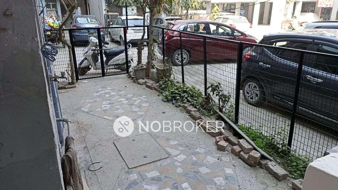 2 BHK Flat In Jai Shiv Apartment For Sale  In Shalimar Bagh