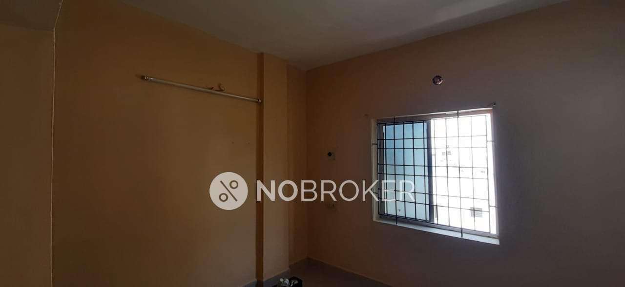 2 BHK Flat In Sri Ram Appartment For Sale  In Selaiyur