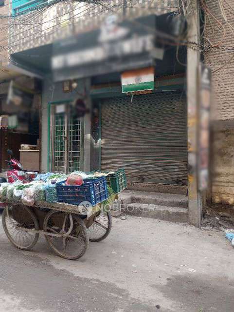 Commercial Property in Kasna Village, Greater Noida for Rent 