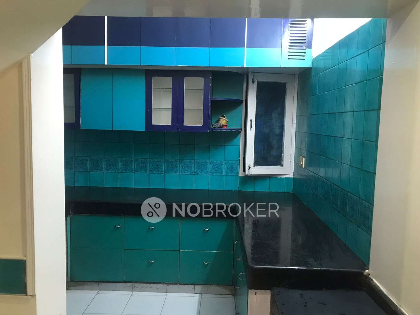 Standalone building Ashram Rent WITHOUT BROKERAGE Semifurnished 2