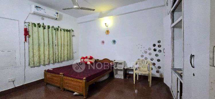 Single Room for Female In 2 BHK  In Jubilee Hills
