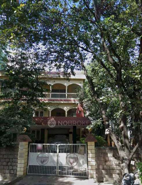 Single Room for Female In 2 BHK  In Jubilee Hills