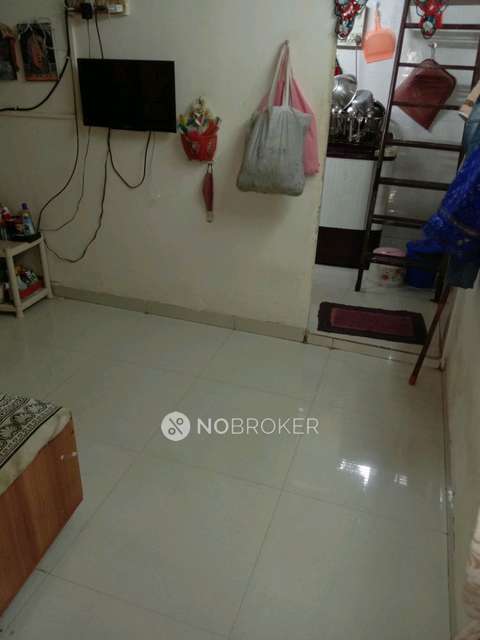 1 BHK House for Rent  In Shop No. 2, Baburao Kolapte Chawl, À¤à¤¾à¤à¥à¤ªà¤¾à¤¡à¤¾, À¤¬à¥à¤°à¤¿à¤µà¤²à¥ À¤à¤¸à¥à¤, À¤®à¥à¤à¤¬à¤, À¤®à¤¹à¤¾à¤°à¤¾à¤·à¥à¤à¥à¤° 400066, India