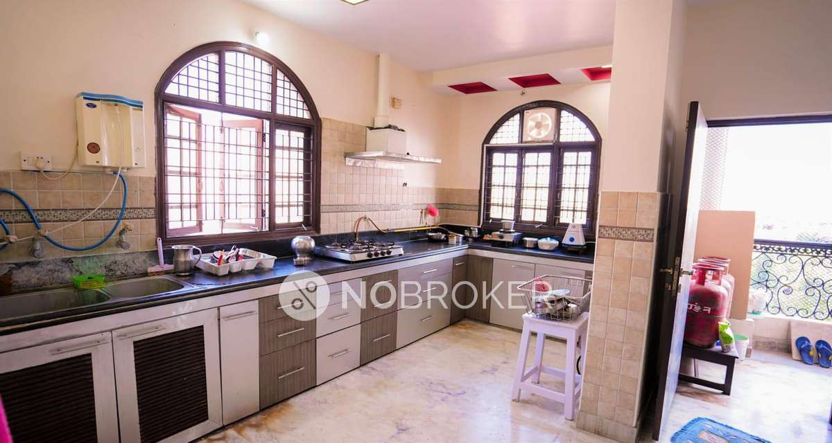 4+ BHK Flat In Pearl Palace For Sale  In Basheer Bagh