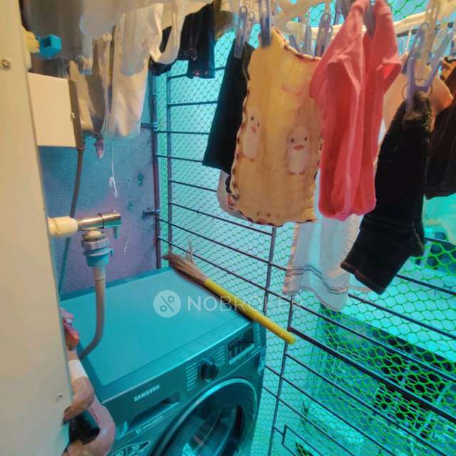 2 BHK Flat In Tower 28 For Sale  In Malad East