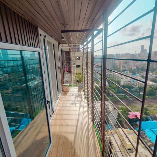 2 BHK Flat In Tower 28 For Sale  In Malad East