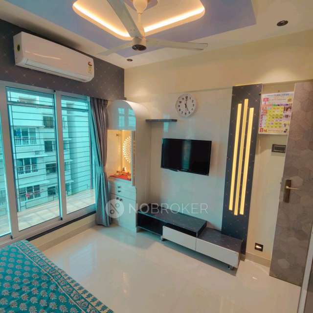 2 BHK Flat In Tower 28 For Sale  In Malad East