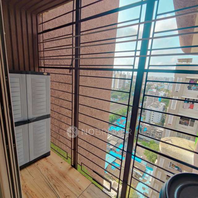 2 BHK Flat In Tower 28 For Sale  In Malad East