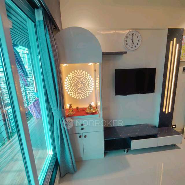 2 BHK Flat In Tower 28 For Sale  In Malad East