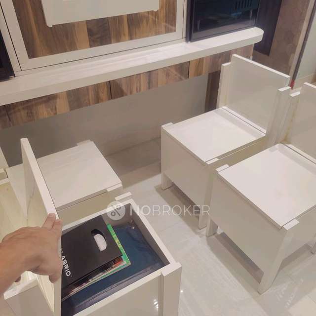 2 BHK Flat In Tower 28 For Sale  In Malad East