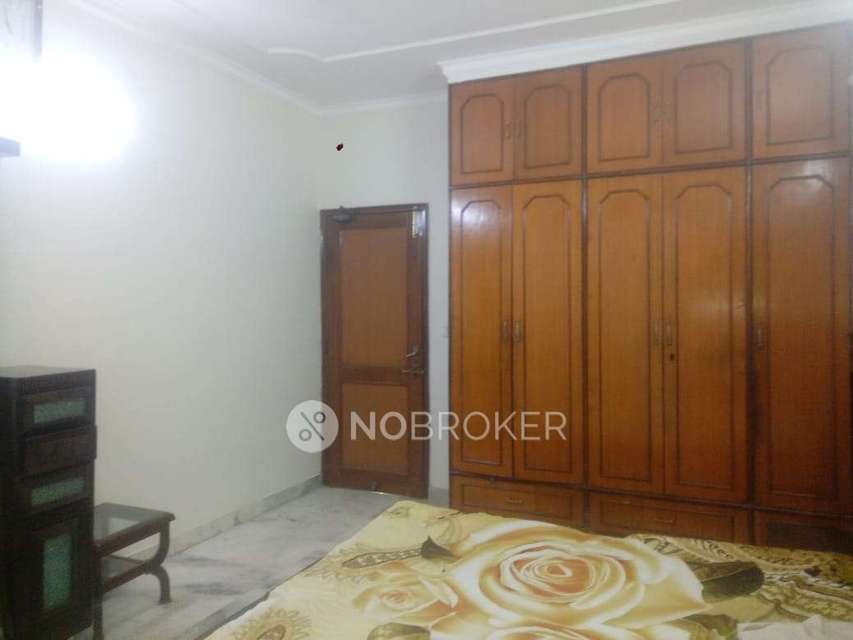 4 BHK Flat for Rent  In  Rajouri Garden
