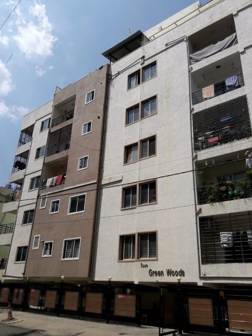 Team Green Wood Apartment