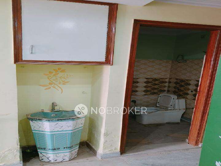 4+ BHK Flat For Sale  In Shahdara