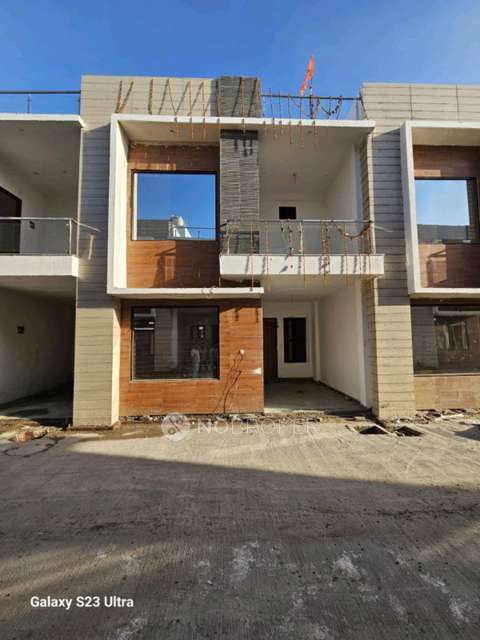 3 BHK Villa In Signature Villa Noida Extension For Sale  In Panchsheel Greens 2,