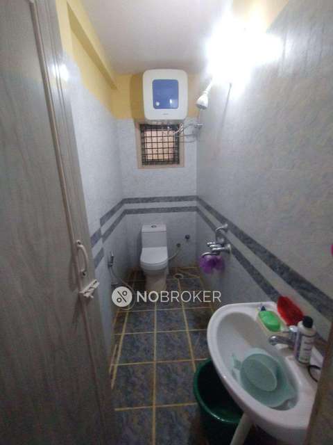 3 BHK Flat In Vahin Towers For Sale  In Bommanahalli