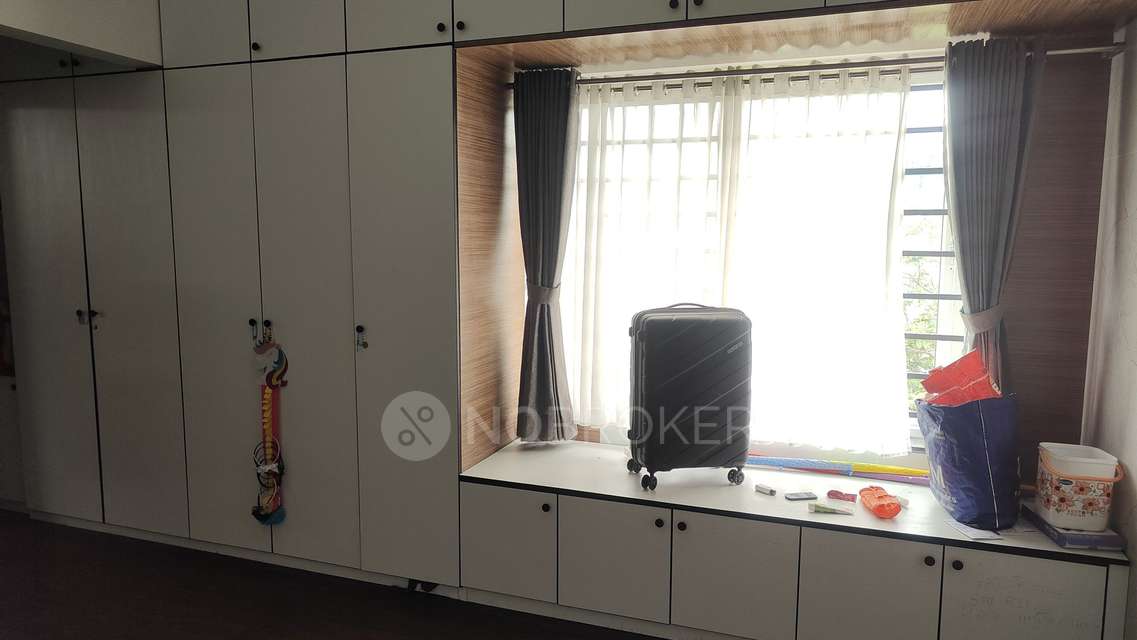 4+ BHK House For Sale  In Neelangarai