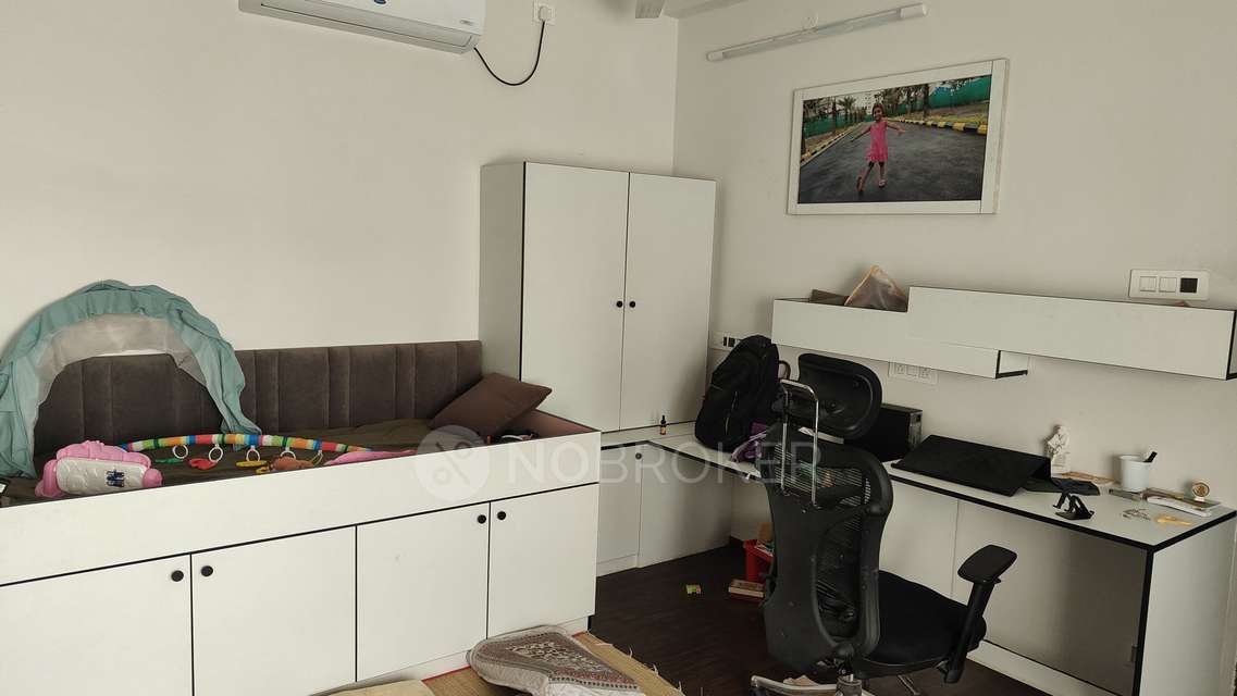 4+ BHK House For Sale  In Neelangarai