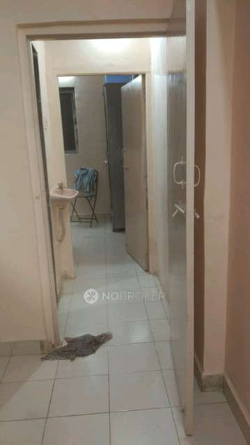 1 RK Flat In New Silverstar Chs For Sale  In Malad West