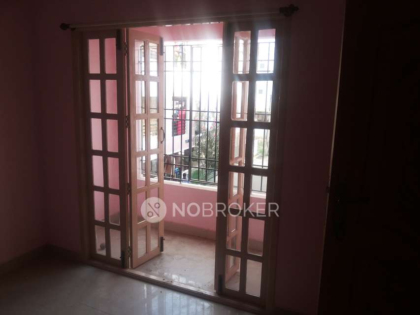 2 BHK Flat In Srivari Apartments, Porur For Sale  In Mugalivakkam