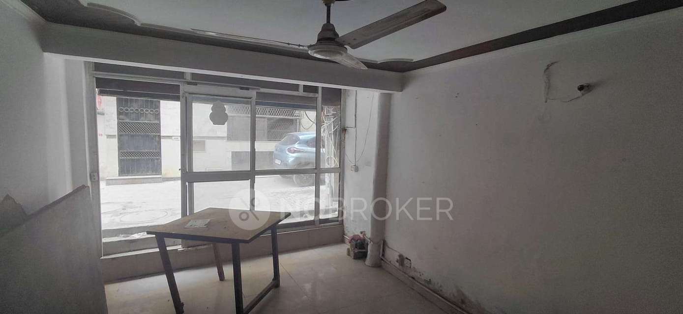 Shop in Sainik Farm , Delhi for Rent 