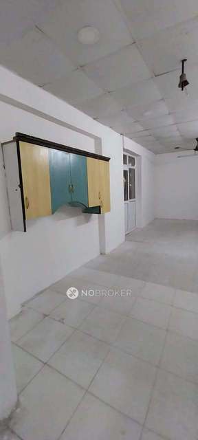 1 BHK Flat In Standalone Building  for Rent  In Sector 27