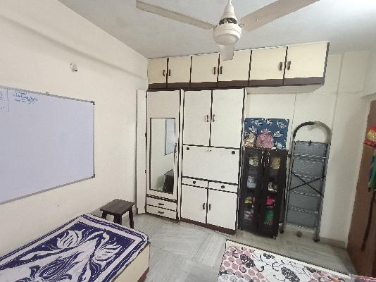 2 BHK Flat In Shri Riddhi Siddhi Chs For Sale  In Kandivali West