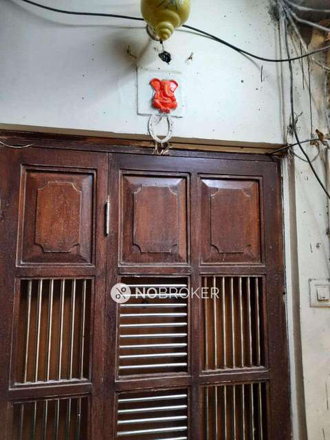 2 BHK Flat In Pradeep Cooperative Housing Society For Sale  In Bandra West