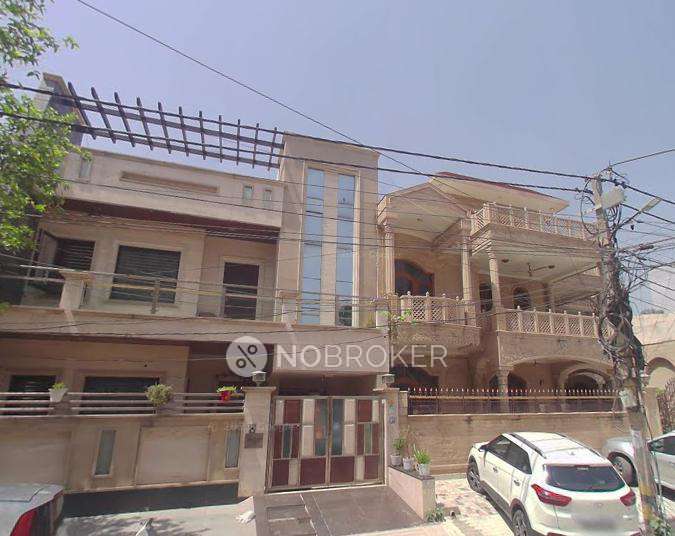 Shop in  Rajdhani Enclave,, Delhi for Rent 