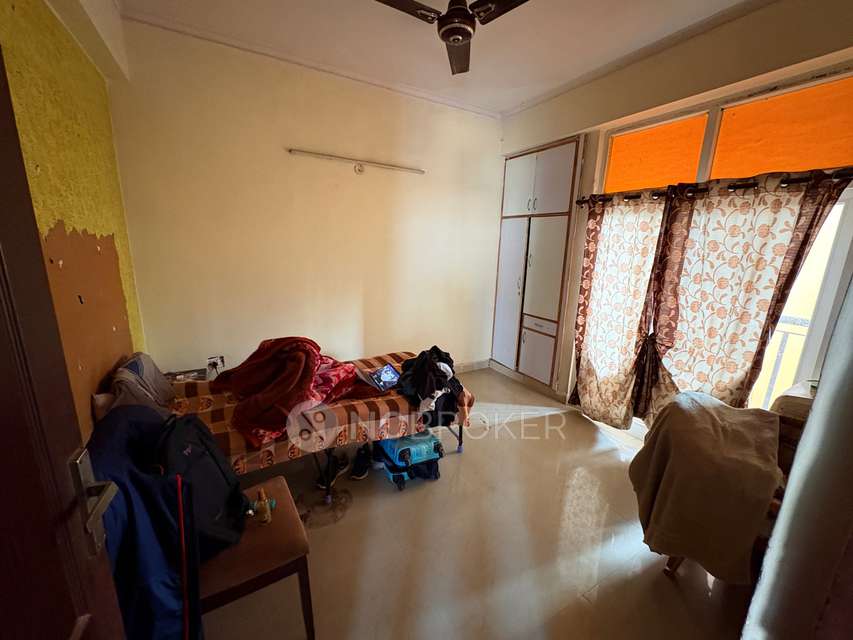 Single Room for Male In 3 BHK  In Amrapali Zodiac In Sector - 120