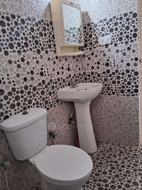 2 BHK Flat In Pearlite Lakeside Apartment, Parappana Agrahara For Sale  In Parappana Agrahara